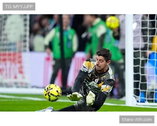 库尔图瓦神勇扑救助力皇马夺得西甲冠军,发挥卓越引发热议 库尔图瓦神勇扑救助力皇马夺得西甲冠军,发挥卓越引发热议